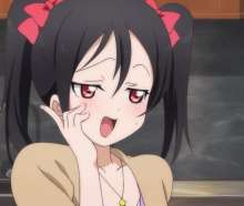 906x767