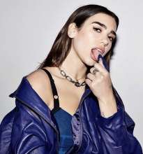 593x634
