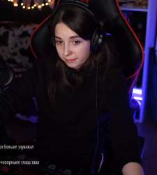 637x705