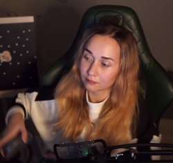 879x827