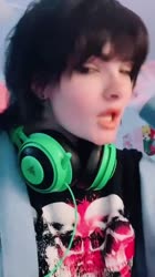 576x1024