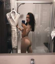 890x1024