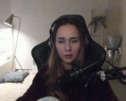 402x324