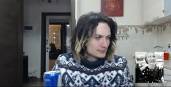 736x378
