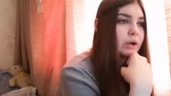 698x392