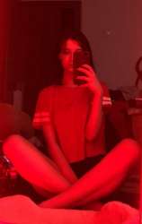 877x1384