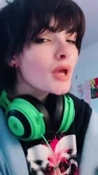 576x1024