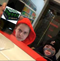 667x672