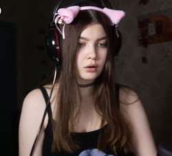 589x536