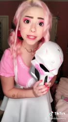 608x1080