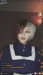 558x982