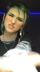 576x1024