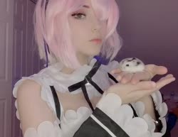928x720