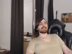 496x372
