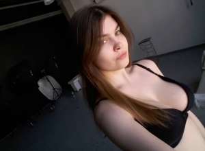 1074x790