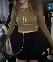 923x1080