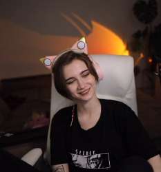 657x702
