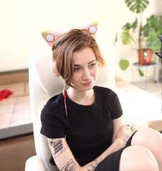 389x412