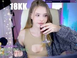 877x669