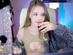877x669