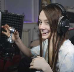 589x572