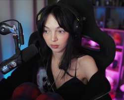 979x793