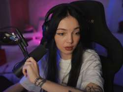 912x686