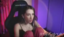 992x576