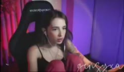 992x576