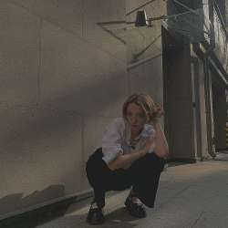 915x915