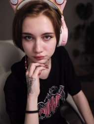 821x1080