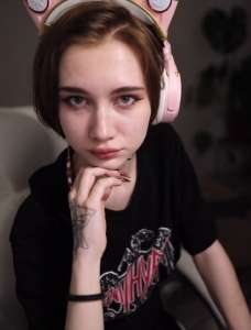 821x1080