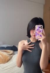582x854