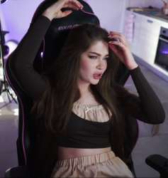 1025x1080