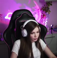 318x324