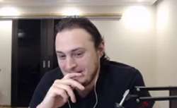 369x226