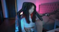 879x492