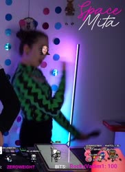 790x1080