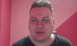 698x422