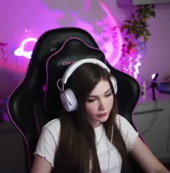 318x324