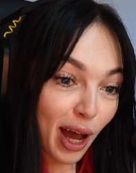 318x402