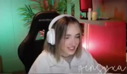 992x576