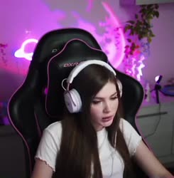 318x324