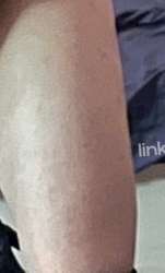 541x890