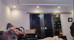 892x488