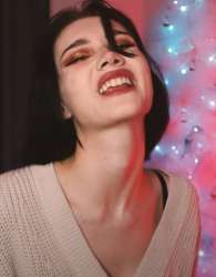 592x758