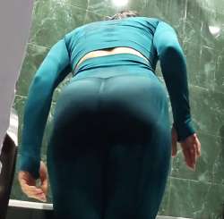 536x526