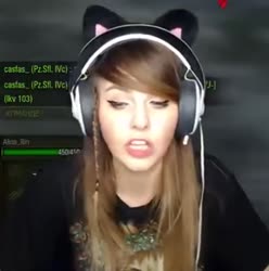 716x720