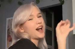 560x372