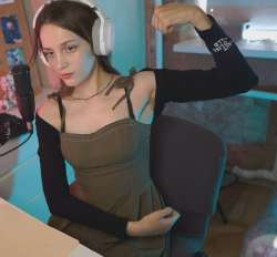 773x718